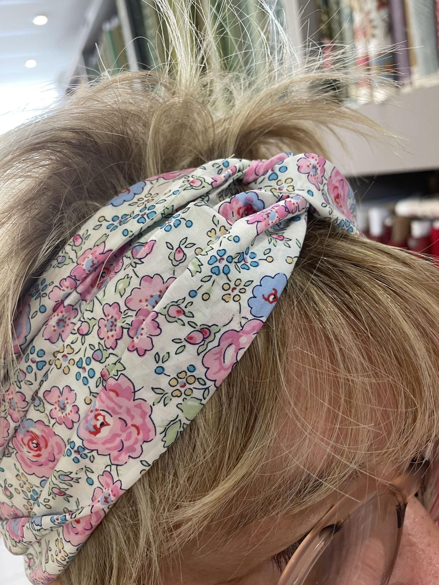 Headband, chouchou et bracelet assortis