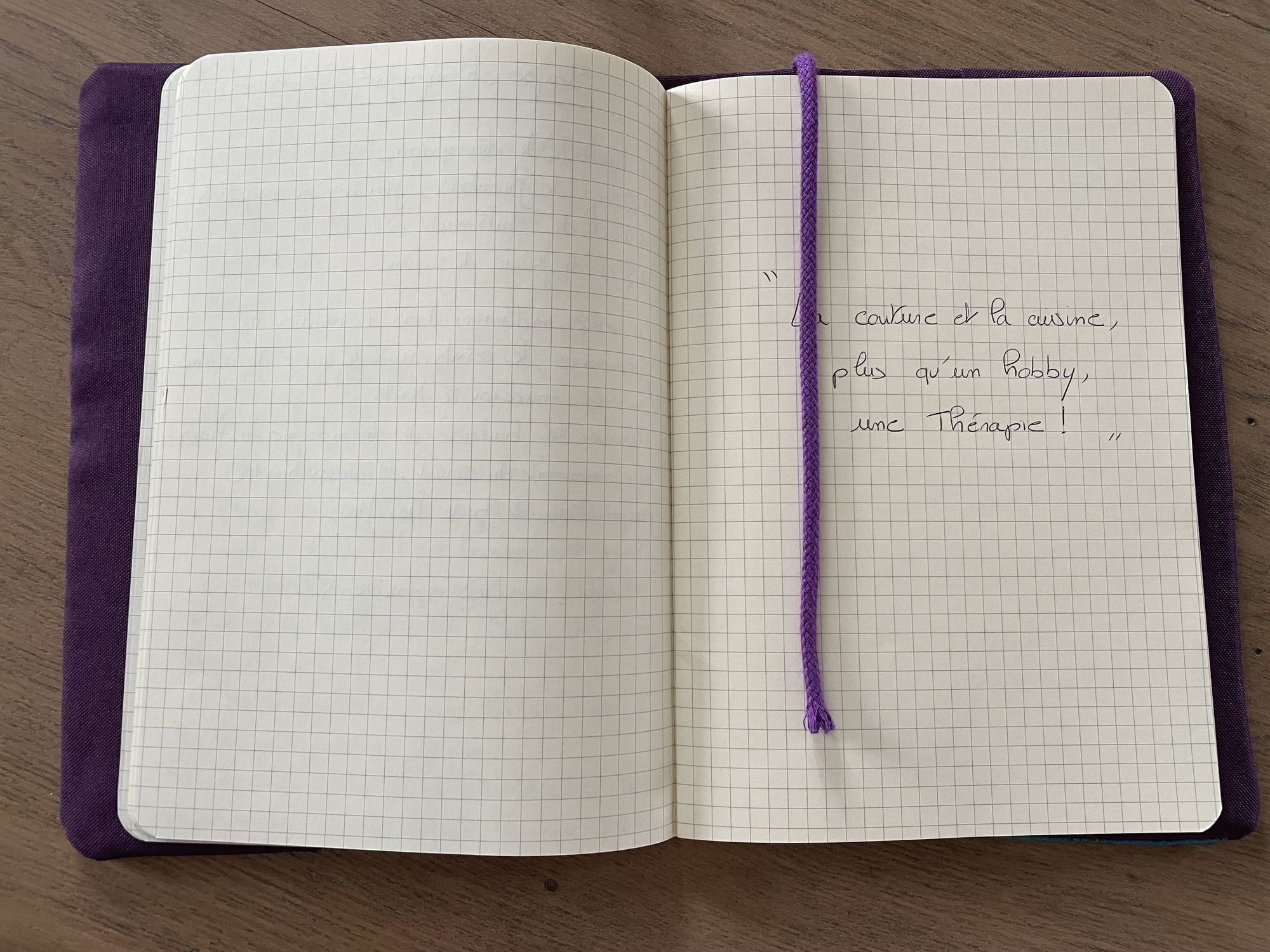 Détail d'un protège-cahier cousu à la main