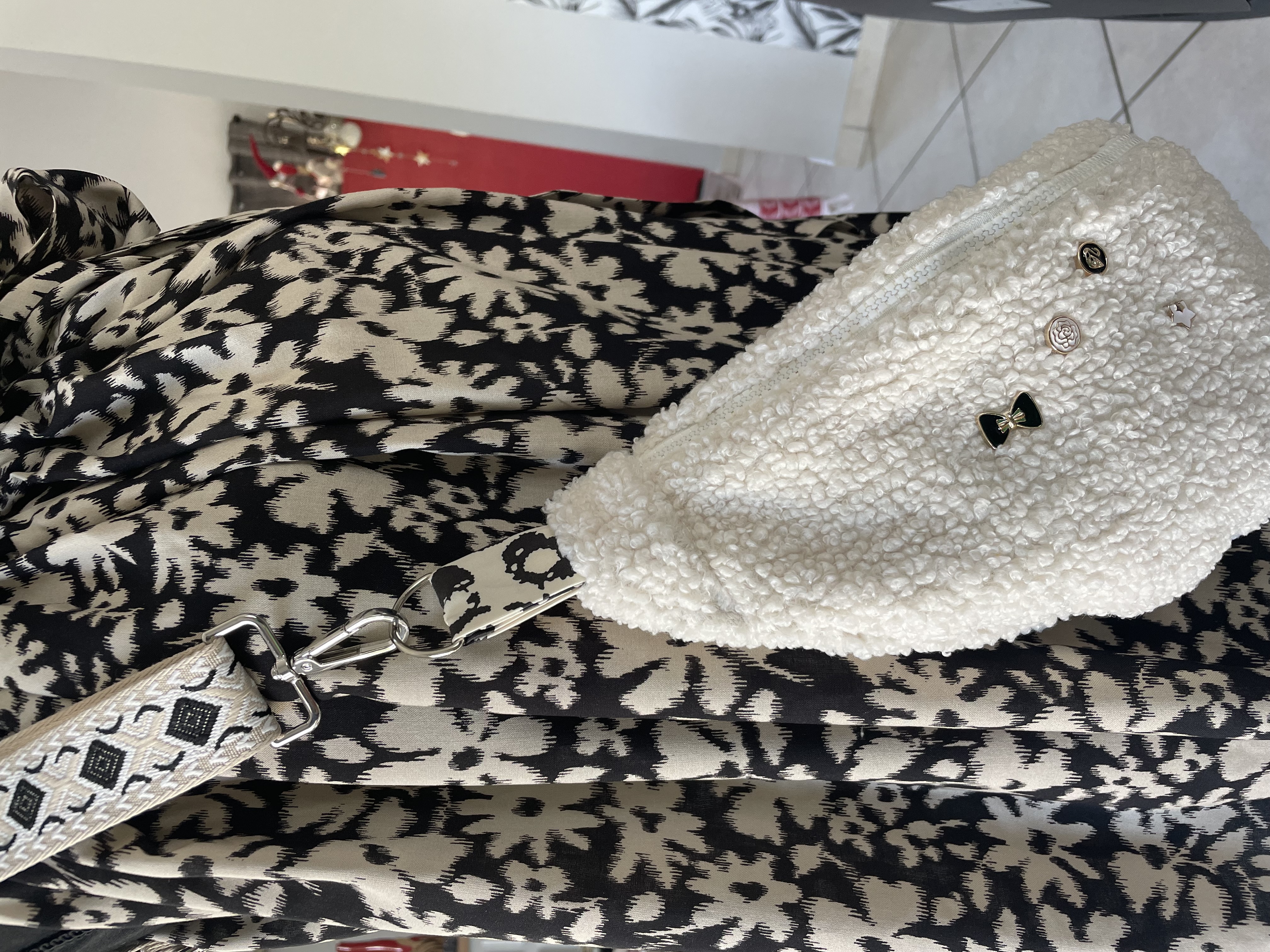 Sac banane Pilou porté avec sa sangle réglable