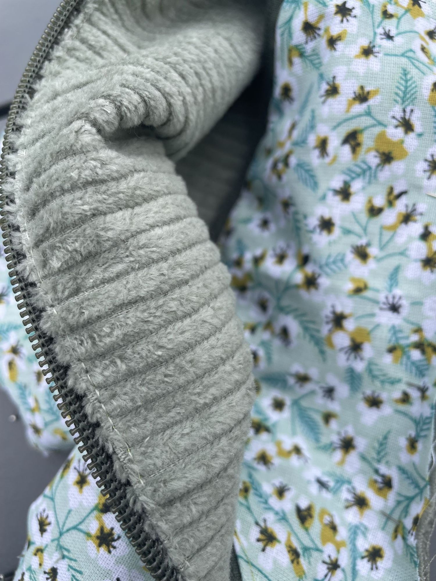 Sac banane vert amande et poche intérieur