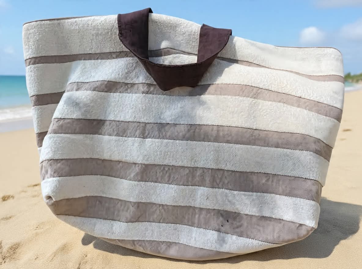 Sac cabas rayé à la plage